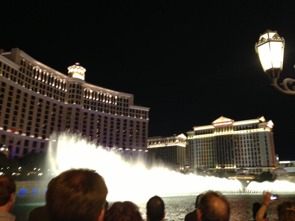 bellagio-fountains-golden-nugget-cosmopolitan-hotel-las-vegas-things-to-do-travel-tips-blog-elle-blonde-luxury-lifestyle-destination-blog