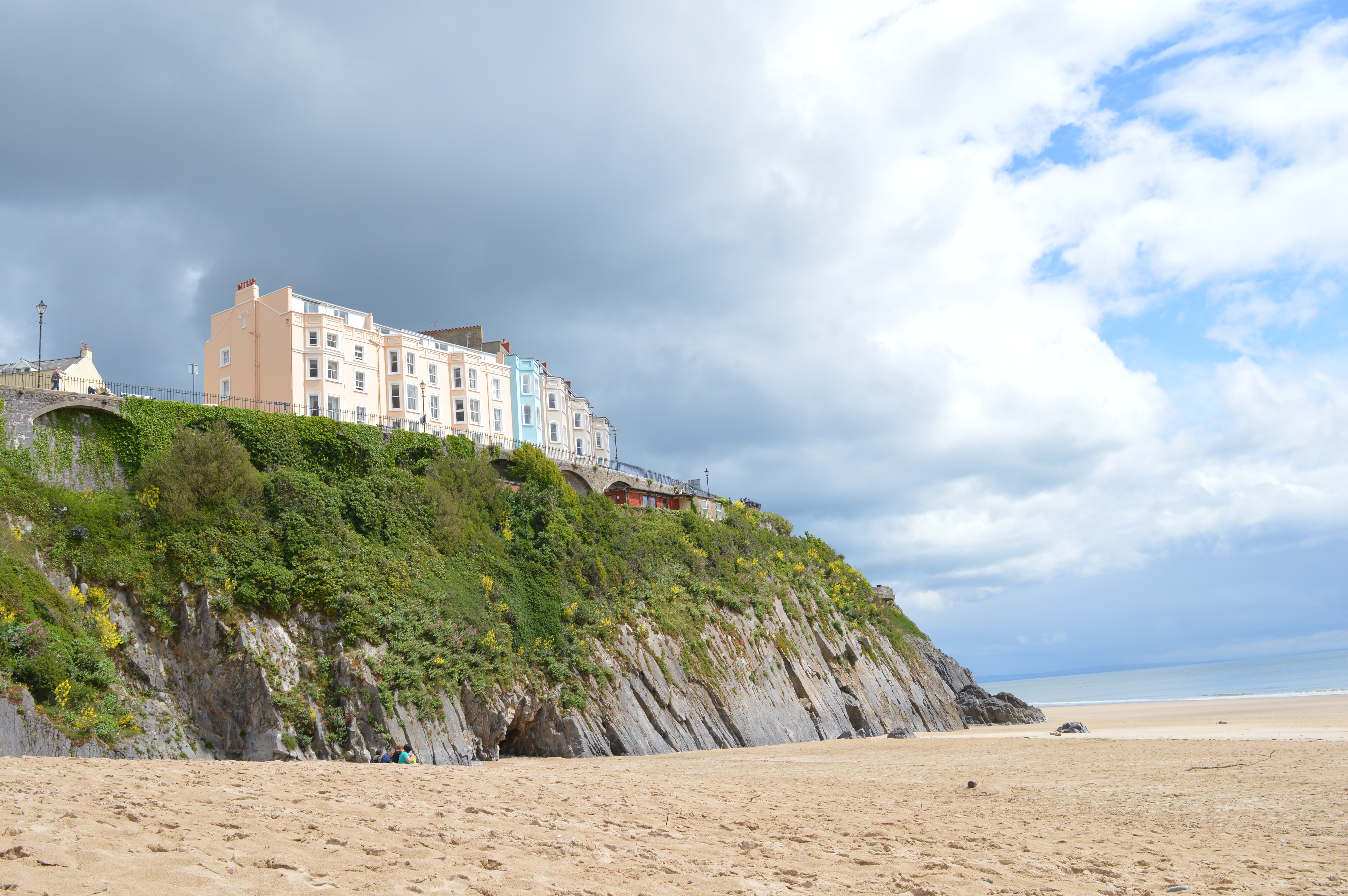 dog-friendly-holiday-pembrokeshire-wales-tenby-south-beach-sobe-elle-blonde-luxury-lifestyle-destination-blog