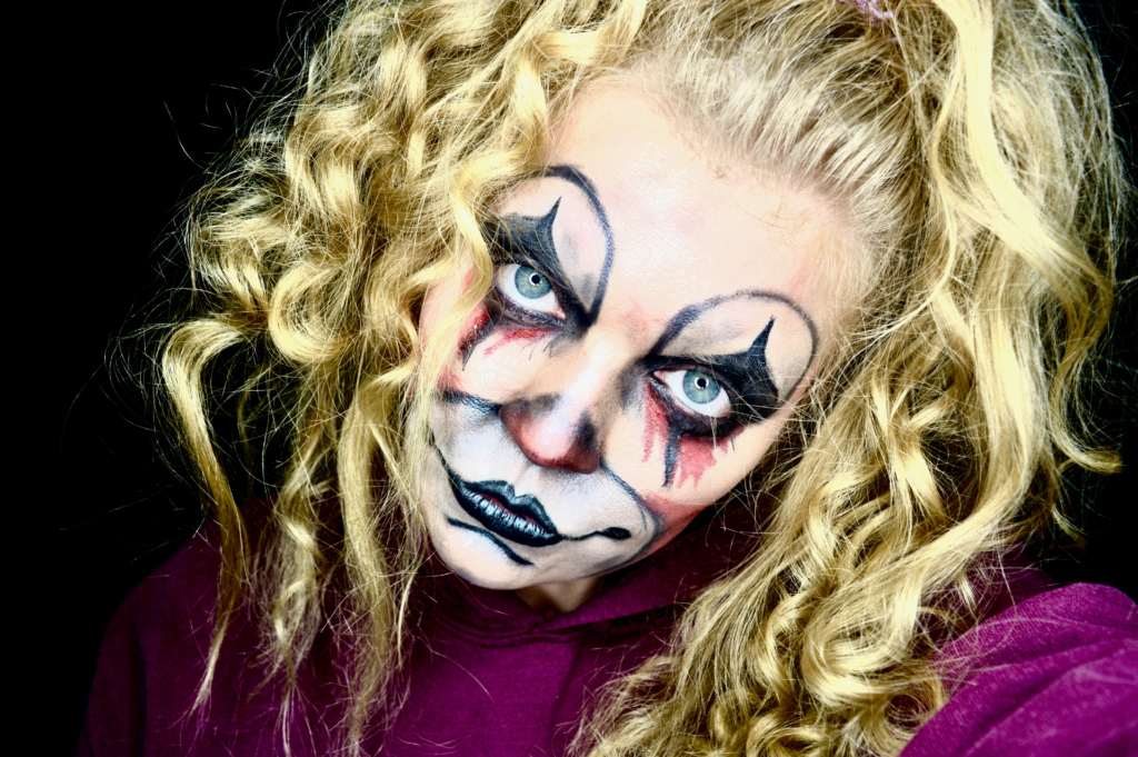 Scary Halloween Makeup ideas | Dead Blonde Clown | Elle Blonde Luxury Lifestyle Destination Blog | 10 Ways to Become an Amazing Makeup Artist