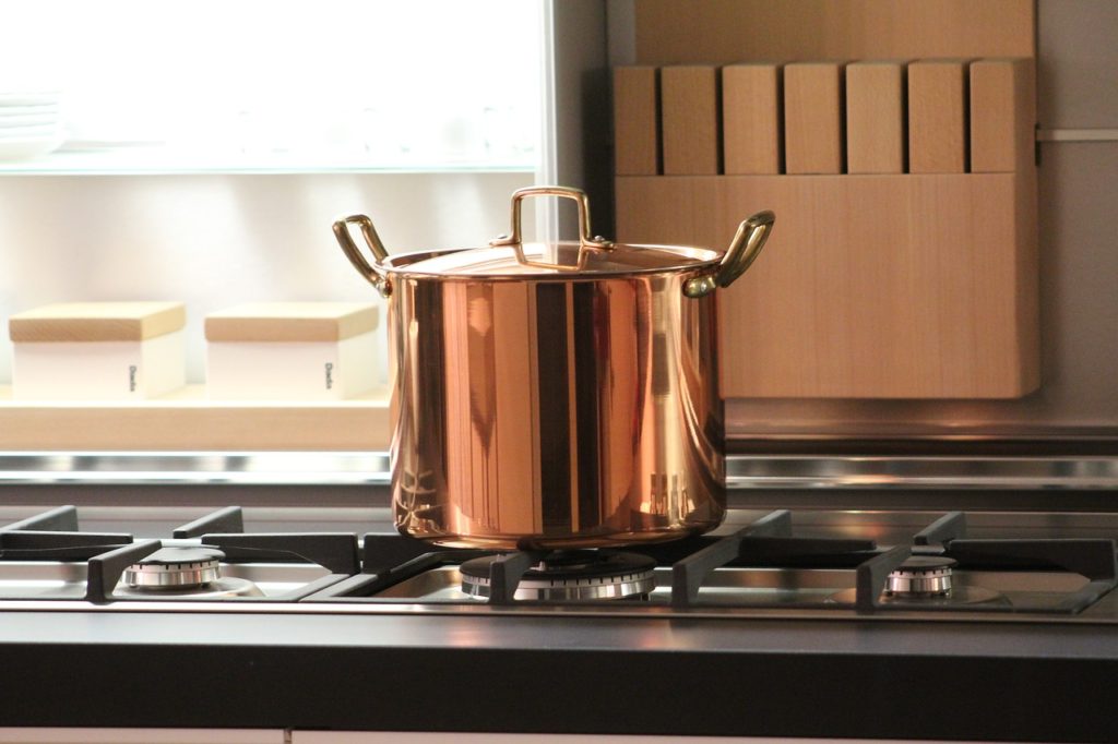 Copper pot | rose gold pans | How to create an expensive looking modern kitchen | Kitchen ideas & inspiration | Home interiors & decor | Elle Blonde Luxury Lifestyle Destination Blog