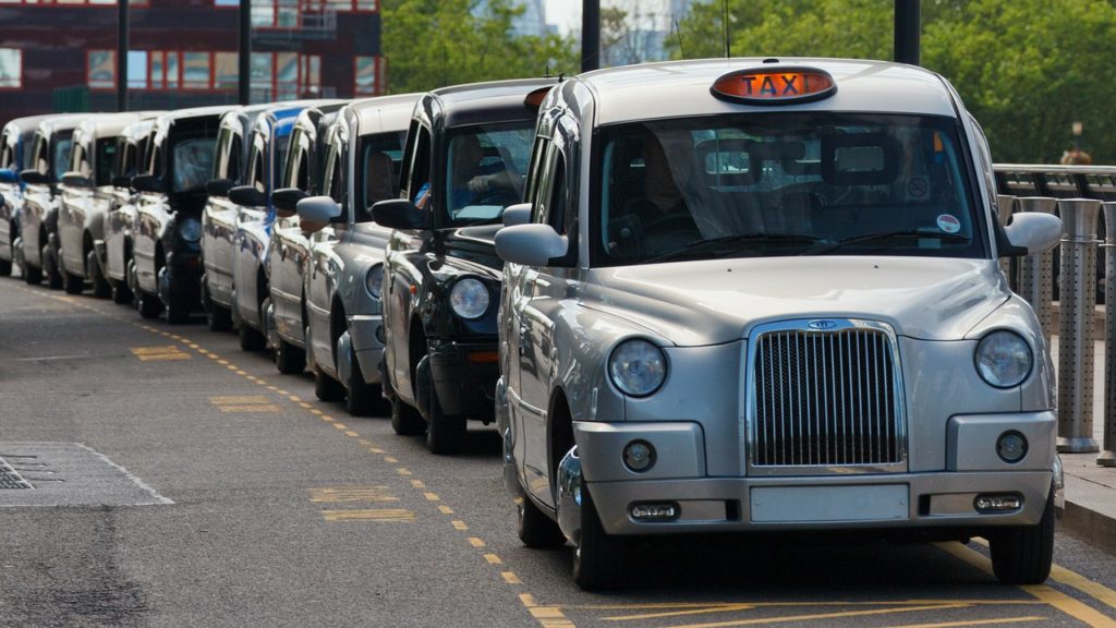 Cabs in the UK | Cab statistics - where are the easiest and most difficult places to hail a cab from? | travel | Elle Blonde Luxury Lifestyle Destination Blog