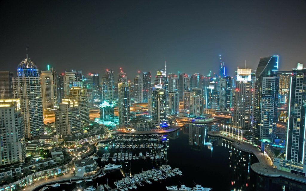 Are you looking for travel tips and inspiration for an upcoming vacation or holiday to Dubai? Our guest post discovers the top 6 things to see and do in Dubai, UAE in this easy to read, handy travel guide. From the Burj Khalifa to the Dubai Museum we have you covered for a great stay in the Pearl of the Persian Gulf | Elle Blonde Luxury Lifestyle Destination Blog