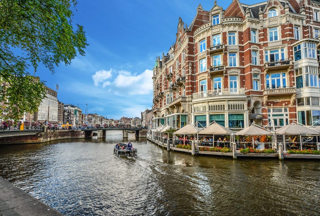 Travelling to Europe and looking for the top 5 cities to visit? We give insight into the best 5 places to travel in Europe | Travel Guide | Elle Blonde Luxury Lifestyle Destination Blog