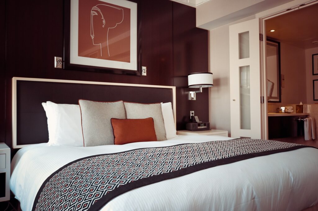 Hotel bedroom | How to get a more restful sleep | Home interior tips | Elle Blonde Luxury Lifestyle Destination Blog | Colour