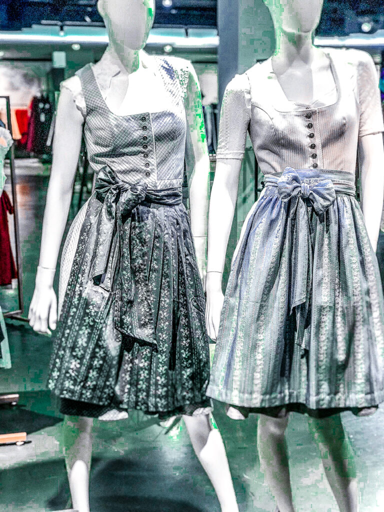 Breuninger Dirndl and Lederhosen | Cannstatter Wasen Volkfest | Oktober Fest | What to do when visiting Stuttgart for the first time | Germany travel guide | Elle Blonde Luxury Lifestyle Destination Blog