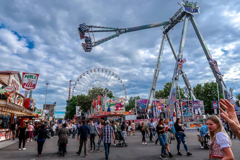 Fun Fair | Cannstatter Wasen Volkfest | Oktober Fest | What to do when visiting Stuttgart for the first time | Germany travel guide | Elle Blonde Luxury Lifestyle Destination Blog