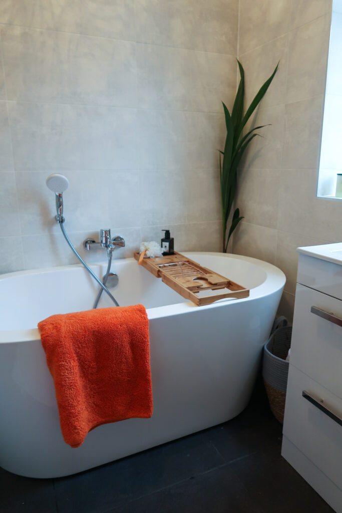 How to create a luxury hotel like bathroom in a small space | Bathroom Renovation | Elle Blonde Luxury Lifestyle Destination Blog