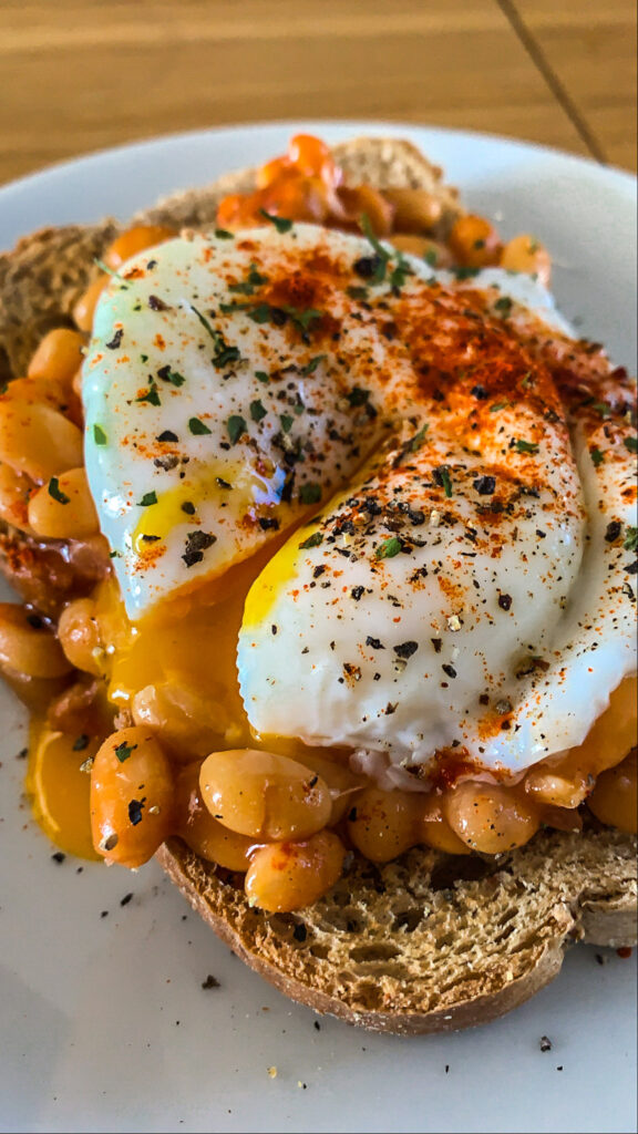 Perfect Poached Eggs Recipe | Nutritional Information Facts | Quarantine Homemade Left Over Cupboard Store Item Recipes | Elle Blonde Luxury Lifestyle Destination Blog