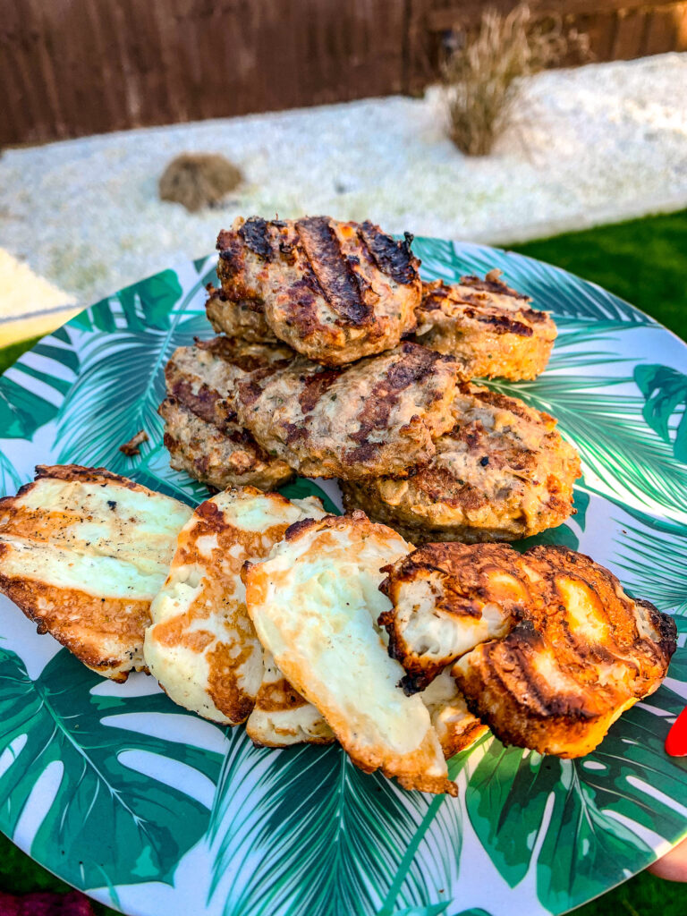 Homemade Turkey Burgers Recipe | Nutritional Information Facts | Quarantine Homemade Left Over Cupboard Store Item Recipes | Elle Blonde Luxury Lifestyle Destination Blog