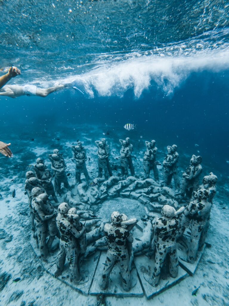 The best diving spots in Komodo Island Indonesia for sealife spotting. Glass bottom boat | Travel guide & tips | Elle Blonde Luxury Lifestyle Destination Blog