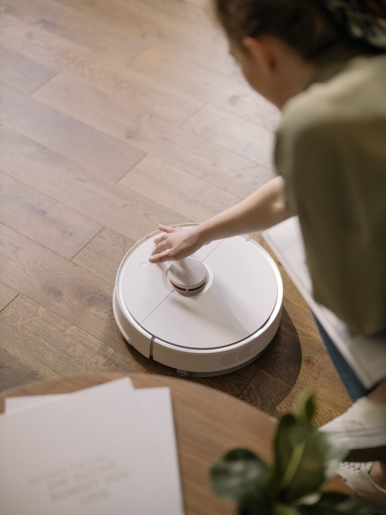 The best cleaning robot, automatic vacuum on the marked | Home Interiors | Elle Blonde Luxury Lifestyle Destination Blog