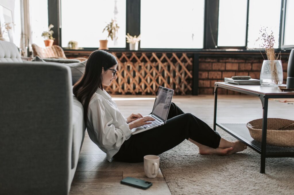 An Easy Guide To Laying Vinyl LVT Flooring | DIY Tips | Elle Blonde Luxury Lifestyle Destination Blog