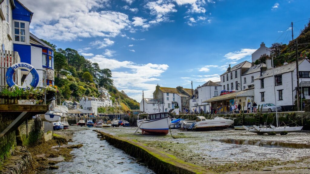 Harbour in Cornwall | Top 5 incredible places to visit on your Cornwall staycation | Travel Tips | Elle Blonde Luxury Lifestyle Destination Blog